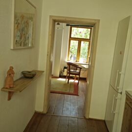 Blick von der Küche ins Zimmer