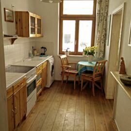 Blick vom Zimmer in die Küche